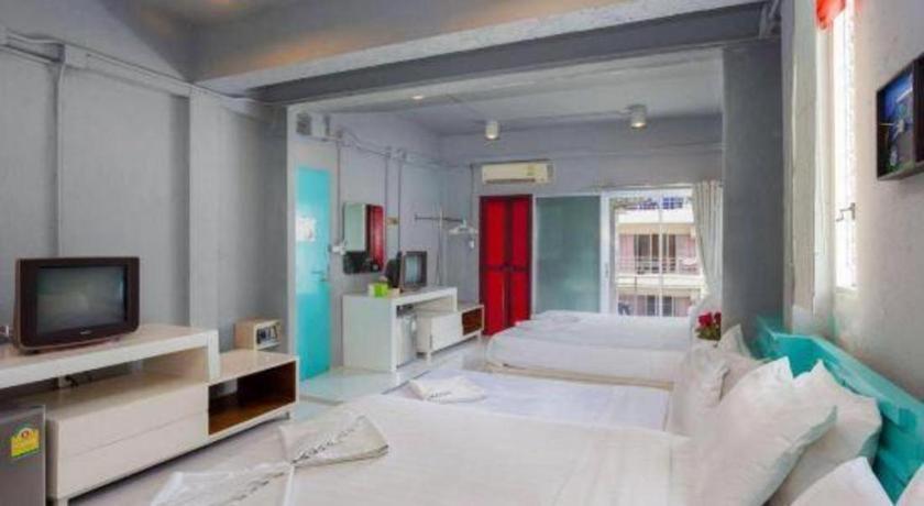 Oyo 292 The Oddy Hip Hotel Patong Exterior foto