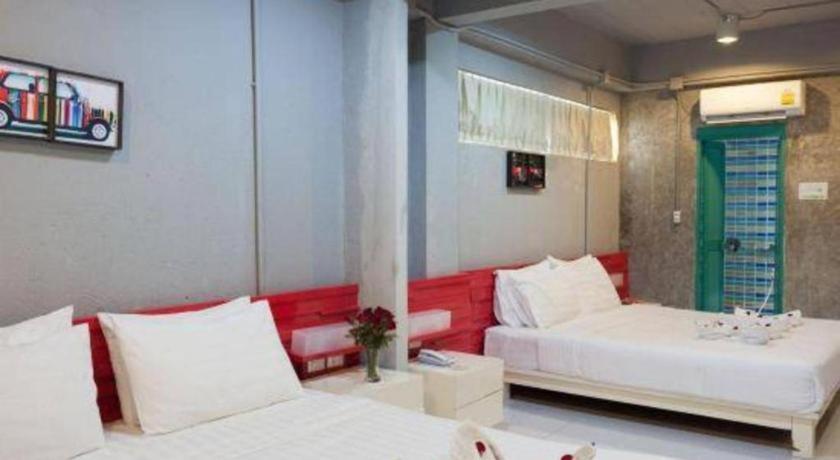 Oyo 292 The Oddy Hip Hotel Patong Exterior foto